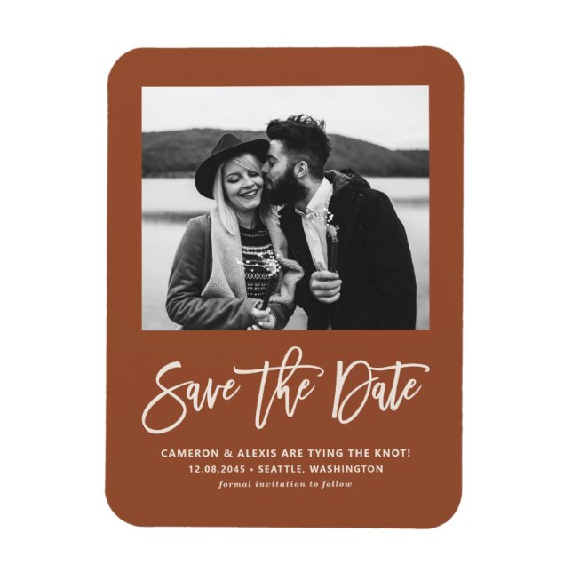 Moderne Kalligrafie Terracotta-Foto Save the Date Magnet (Vertikal)