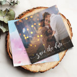 Moderne Kalligraphie-Foto-Hochzeit Save The Date<br><div class="desc">Moderne Kalligraphie mit swish Schwanz und Ihre Lieblings-Foto Hochzeitsankündigung Save the Date.</div>