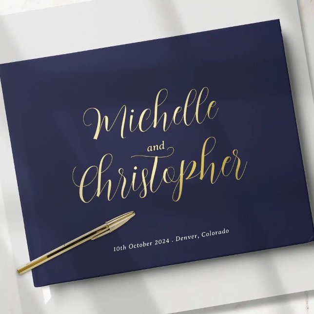 Moderne Kalligraphie für die Hochzeit von Braut un Gästebuch (Modern Calligraphy for Bride and Groom's Wedding foil guest book. Simple elegant wedding style.)