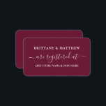 Moderne kalligraphische Hochzeitsregistrierung Bur Begleitkarte<br><div class="desc">Moderne trendige Kalligrafie Script Wedding Registry Insert Card. Burgunderrot</div>