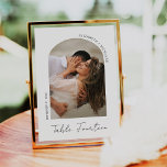 Moderne kalligraphische Skriptarchrahmen-Foto Hoch Tischnummer<br><div class="desc">Modernes und elegantes Design bedruckt Moderne Minimal Script Arch Frame Foto Wedding Tischnummer, die mit Ihrem Text angepasst werden kann und jede Tischnummer Karte zu Ihrem Warenkorb, eins nach dem anderen. Bitte klicken Sie auf den Button "Anpassen" und verwenden Sie unser Design-Tool, um diese Vorlage zu ändern. Karo im Grafikdesign-Store...</div>