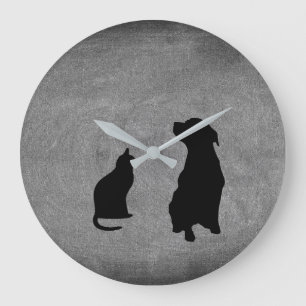 Moderne Katze u. Hund. Silhouettehaustiere auf Große Wanduhr