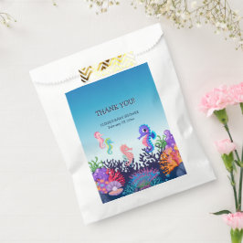 Moderne Kinderdusche unter dem Seepferd Geschenktütchen