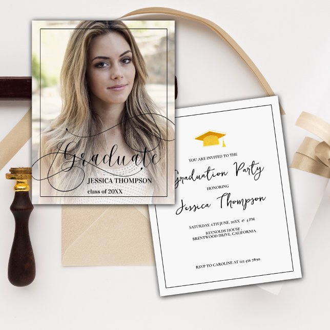 Moderne Klasse 2025 Abschluss Foto Einladung (Modern Mini Class of 2025 Graduation Photo Invitation | Custom Grad Party Card)