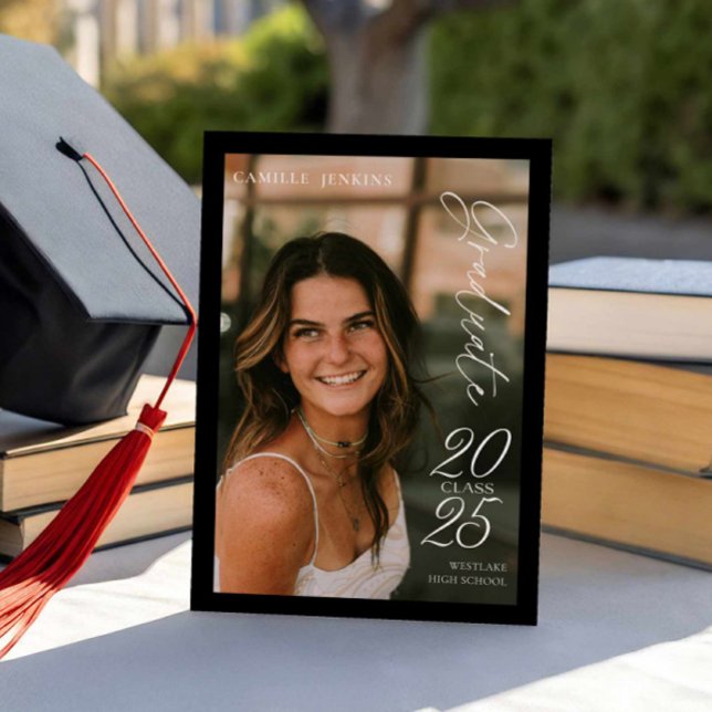 Moderne Klasse 2025 Foto Abschluss Ankündigung (Graduate Black and White Photo Invitation)