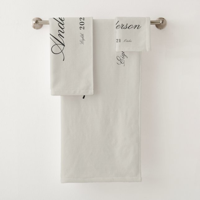 Moderne klassische Typografie Mr. und Mrs. Badhandtuch Set (Insitu)