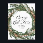 Moderne Kleinschreibung Weihnachts Feiertagspostkarte<br><div class="desc">Moderne minimale Blatt Kranz-Skript Frohe Weihnachtsfeiertage Weihnachtskarte. Handgemalte Eukalyptus,  Kiefernzweig,  minimales Laub und moderne rustikale Kränze verleihen dieser Ferienkarte ein luxuriöses Ambiente. In klassischen Grüntönen,  Braun und Grau.</div>