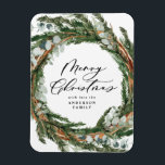 Moderne Kleinschreibung Weihnachts Magnet<br><div class="desc">Moderne minimale Blatt Kranz-Skript Frohe Weihnachtsfeiertage Weihnachtskarte. Handgemalte Eukalyptus,  Kiefernzweig,  minimales Laub und moderne rustikale Kränze verleihen dieser Ferienkarte ein luxuriöses Ambiente. In klassischen Grüntönen,  Braun und Grau.</div>