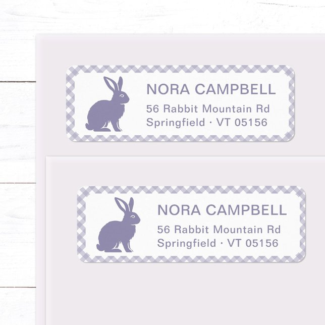 Moderne Lavender Bunny Gingham Rücksendeadresse (Modern, cute lavender bunny return address label with classic gingham checks background.)