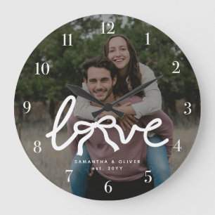 Moderne Liebe Bow Typografie Paar Benutzerdefinier Große Wanduhr