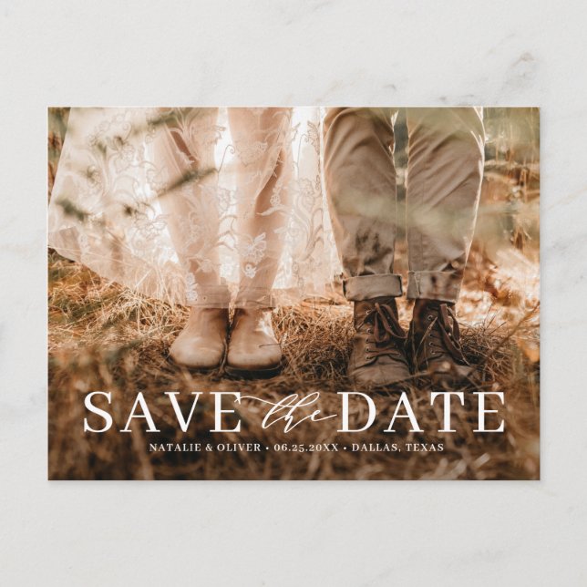Moderne Liebe Typografie Foto Save the Date Ankündigungspostkarte (Vorderseite)