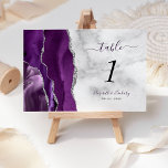 Moderne Lila Silberkapelle Tischnummer<br><div class="desc">Der links Rand dieser eleganten modernen Hochzeitskarte mit einer lila Aquarellgrenze,  die mit Imitaten silbernen Glitzer bestickt ist. Der anpassbare Text verbindet dunkle lila Schrift mit schwarz-kursiven und kopperplate-Schriftart auf grauem und weißem Marmorhintergrund.</div>