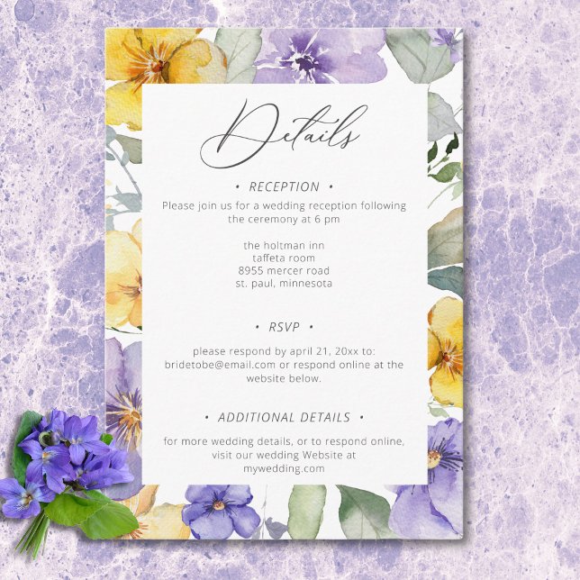 Moderne Lila und gelbe Violetten Blumenzehen Begleitkarte (Modern Purple & Yellow Violets Floral Wedding Enclosure Card)
