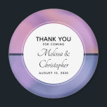 Moderne Lila und rosafarbene Abstrakte Hochzeit Magnet<br><div class="desc">Ein Hochzeitsdank-Magnet mit einem modernen,  stilvollen Hintergrund. Rosa und lila Farbtöne,  die sich um den Gradienteneffekt drehen. Ein Kreis,  der oben mit dem Text übereinander liegt.</div>