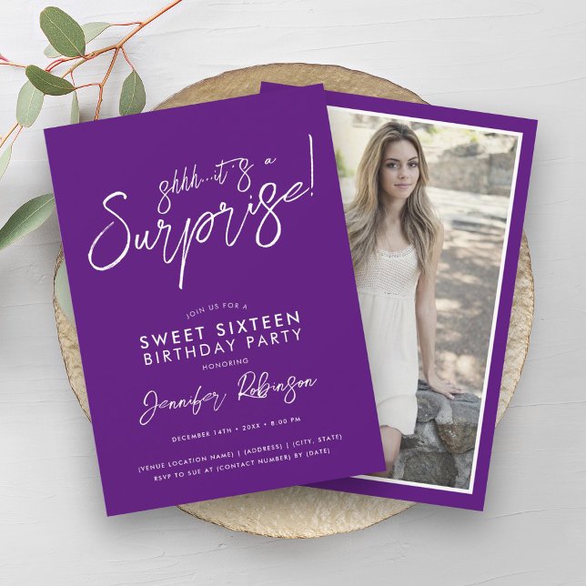 Moderne Lila und weiße Foto Überraschung Sweet 16 Einladung (Modern Purple & White Photo Surprise Sweet 16 Invitation)