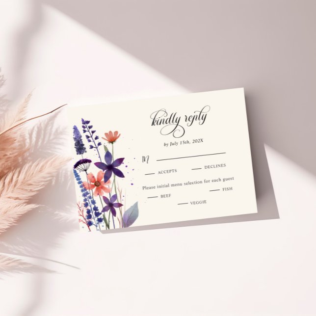 Moderne Lila Wildblume RSVP Karte (Von Creator hochgeladen)