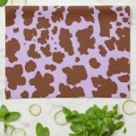 Moderne Lilac-Lila und braune Kuhhautdrucke Geschirrtuch<br><div class="desc">Moderne, trendige Kuhhaut in Pastellfarben lila, Lavendel, lila. Stilvolle Kuh für ein modernes Cowgirl. Küchenhandtuch mit Cowboy-Thema</div>