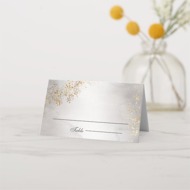 Moderne Luxe Gold Flecks Gray Mist Wedding Platzkarte (Vorderseite)