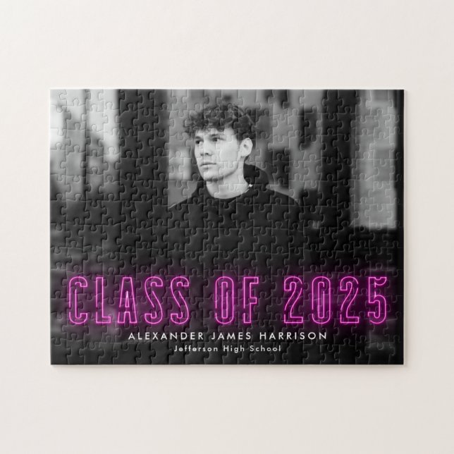 Moderne Magenta Neon Class 2025 Abschluss Foto (Horizontal)