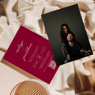 Moderne Magenta-Rote Monogramm-QR-Code-Foto-Hochze Einladung