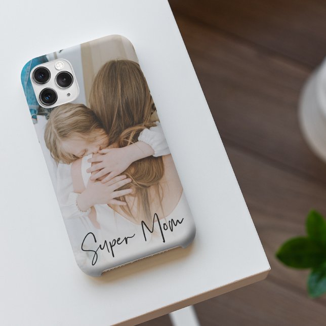 Moderne Mama Foto & Super Mama | Geschenk für Mama iPhone Hülle (Von Creator hochgeladen)