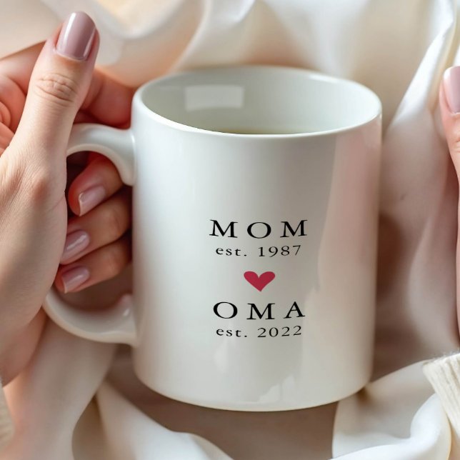 Moderne Mama | Oma Year Est. Tasse (Von Creator hochgeladen)