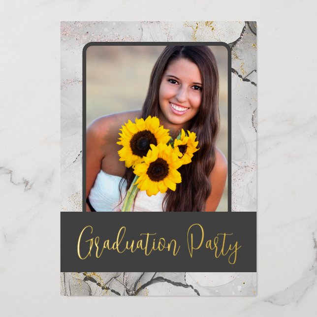 Moderne Marble Graduation Party Foil Einladung (Vorderseite)