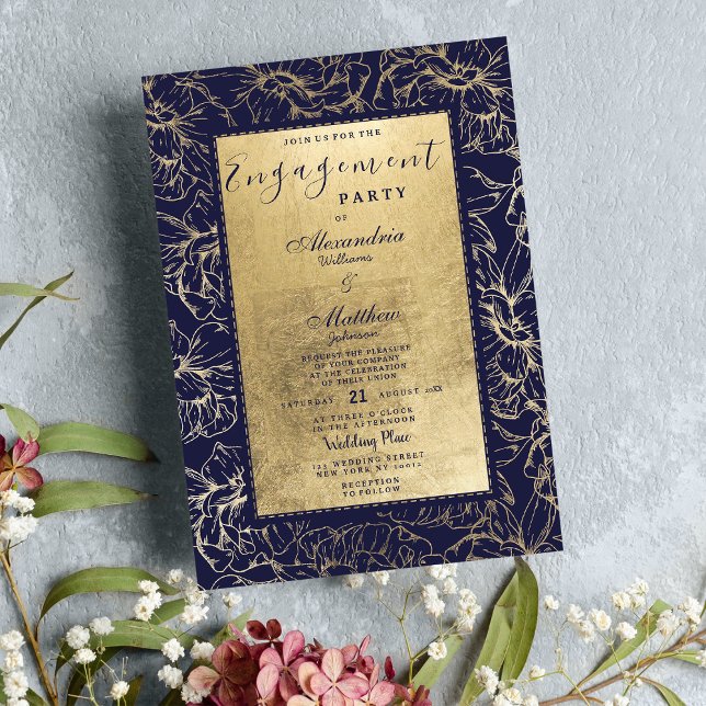 Moderne marineblaue goldblühende Verlobung Einladung (Modern navy blue gold floral chic Engagement Invitation )