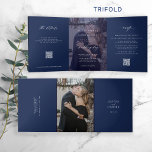 Moderne marinesische Foto-Minimalisten Hochzeit QR Dreifach Gefaltete Einladung<br><div class="desc">Einfach elegante minimale Typografie, trendige marineblau und weiß alles in einer dreimal gediegenen Hochzeitseinladungsvorlage mit 2 Fotos, Online-uAwg und Details mit dem Scannen von QR-Codes auf Ihrer Website mit einem schicken angesagten Kalligrafieschrift und dunklem Marinebuch. Einfach mit ein oder zwei benutzerdefinierten Fotos, Ihren Codes und Gast-Informationen auf beiden Seiten personalisieren!...</div>