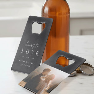 Moderne Minimal Cheers to Love Foto Hochzeit Geldbeutel Flaschenöffner