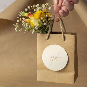 Moderne Minimal elegante Script Monogram Wedding Runder Aufkleber