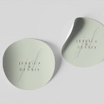 Moderne Minimal elegante Script Monogram Wedding Runder Aufkleber<br><div class="desc">Moderne Minimal Elegant Script Monogram Wedding Classic Round Sticker Fügen Sie eine Touch Eleganz zu Ihrer Hochzeit mit diesen modernen, minimalistischen und eleganten Script Monogram Klassik Rundaufklebern hinzu. Diese Aufkleber sind in klassischen Weiß- und Dunkelbraunfarben gefertigt und eignen sich hervorragend zum Abdichten von Einladungen, Greiftaschen oder zum Hinzufügen einer personalisierten...</div>