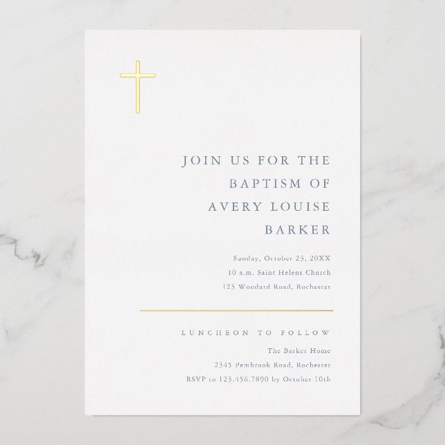 Moderne Minimal Gold Cross Taufe Folieneinladung (Vorderseite)