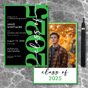 Moderne Minimal Green Typografy Graduation Party Einladung