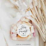Moderne Minimal ihre Lieblingsbeschäftigung Gastge Runder Aufkleber<br><div class="desc">Diese modernen Minimalistischen Ihre Lieblings-Gastgeschenk Hochzeit-Aufkleber sind perfekt für eine minimalistische Hochzeit oder eine moderne Hochzeit. Dieses einfache Design verfügt über einen Handskript-Schriftart, der für Ihre Veranstaltung perfekt geeignet ist. Anpassbar alle Formulierungen in jeder Farbe. Sie können auch jedes Bild hinzufügen, wenn Sie möchten! Personalisieren Sie diese Gastgeschenk Hochzeit Aufkleber...</div>