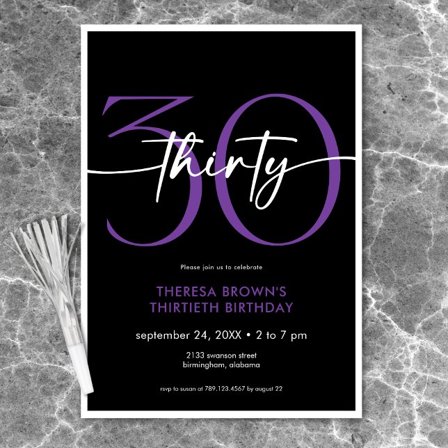 Moderne Minimal Lila 30 Script Geburtstag Einladung (Modern Minimal Purple Thirty Script Birthday Invitation)