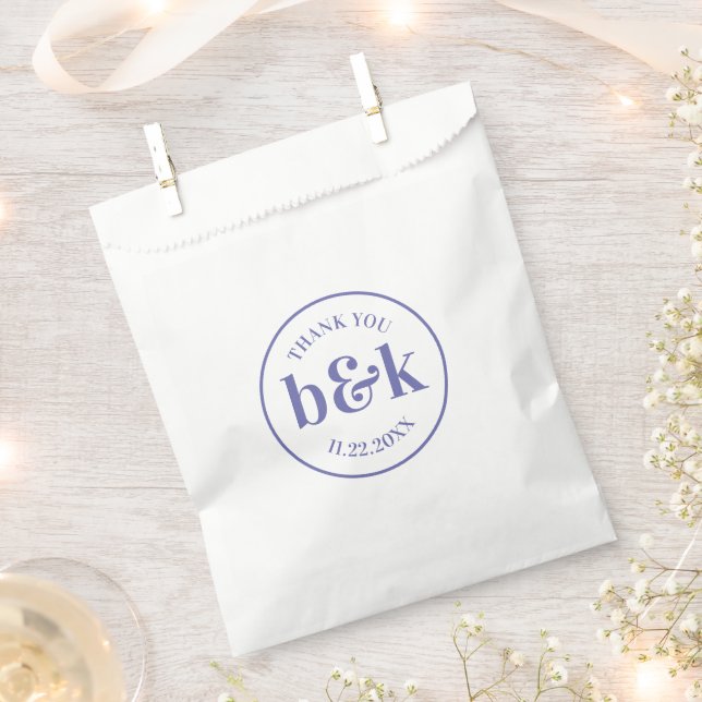 Moderne Minimal Monogram Initials LILA Wedding Geschenktütchen (Ausgeschnitten)