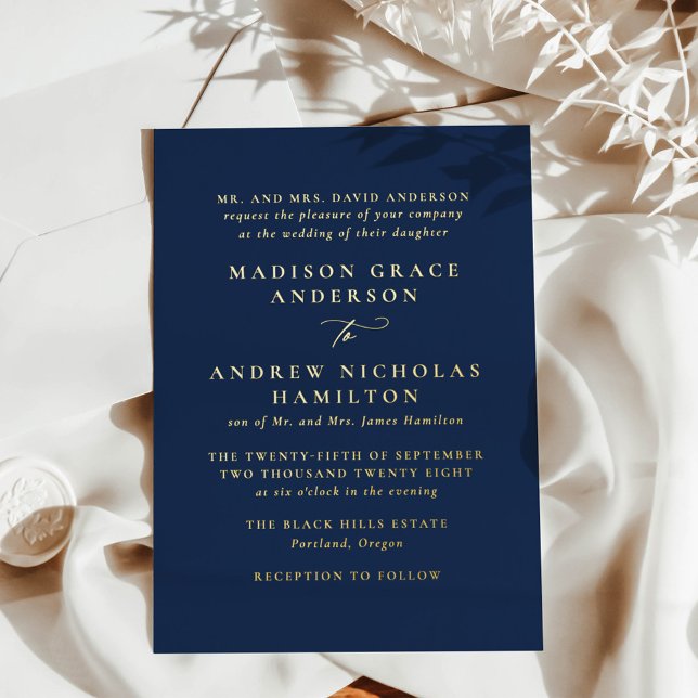 Moderne Minimal Navy und Gold Calligraphy Wedding Folieneinladung (Von Creator hochgeladen)