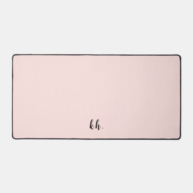 Moderne Minimal Pastel Pink Mit Monogramm Initiale Schreibtischunterlage (Vorderseite)