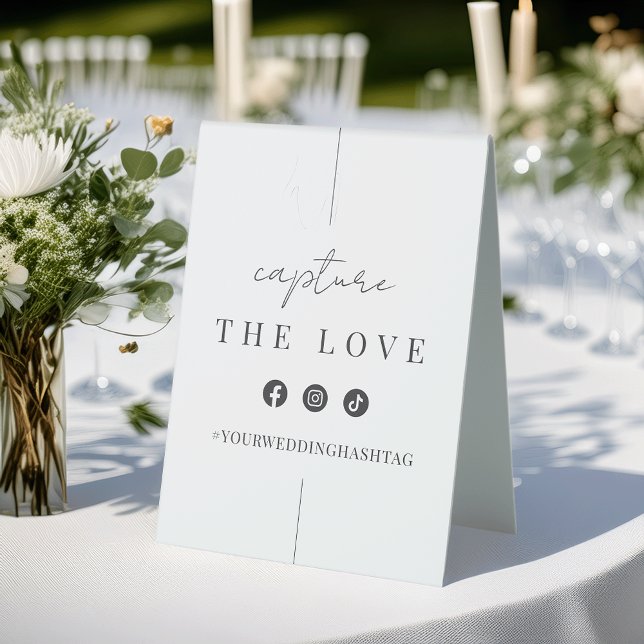 Moderne Minimal Script Wedding Hashtag Tischaufsteller (Von Creator hochgeladen)