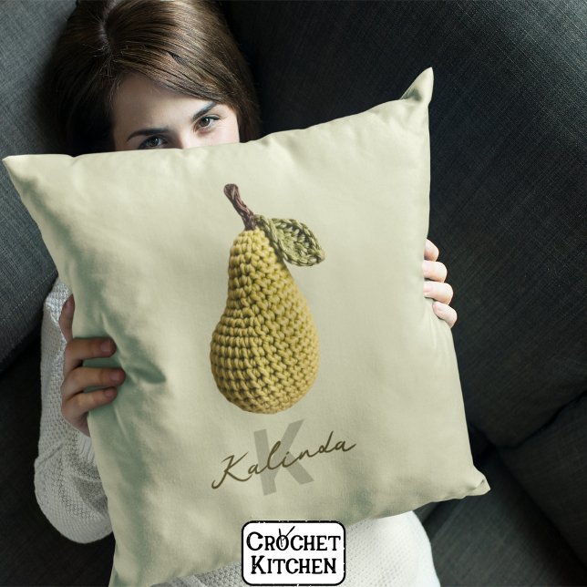 Moderne minimale gelbe Crochet Pear Monogram Name Kissen (Von Creator hochgeladen)