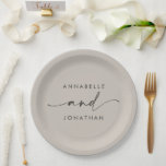 Moderne minimale graue Schrift zeitgenössische Hoc Pappteller<br><div class="desc">Moderne klassische Typografie fett Gastgeschenk Hochzeit Dekor Papier Platte. Mit moderner,  eleganter,  minimaler Typografie. Graubeige Farbe kann individuell angepasst werden.</div>