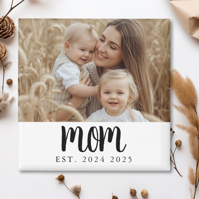 Moderne minimale Mama etablierte Foto Gift Magnet (modern minimal black and white mom established date for fun mother's day or christmas stocking gifts)