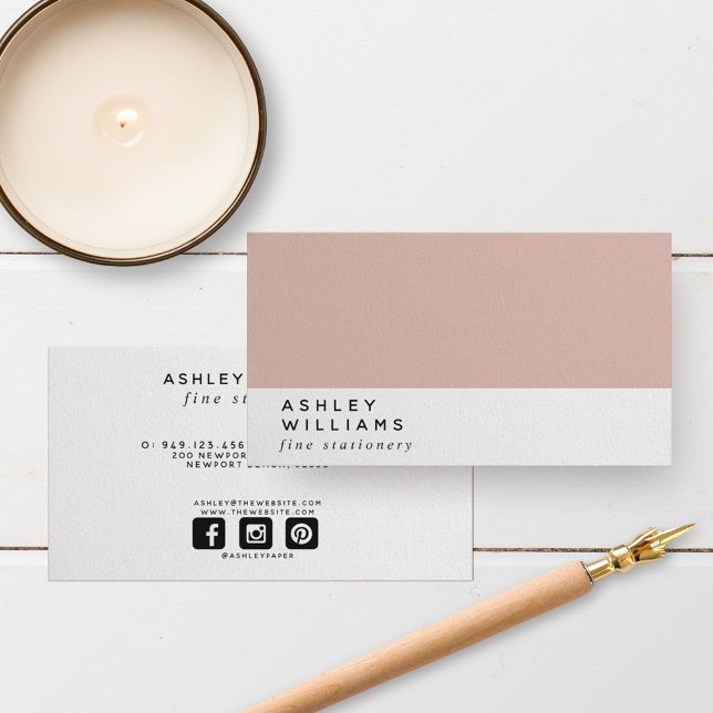 Moderne minimale Millenniums-Blush Pink Social Med Visitenkarte (Von Creator hochgeladen)