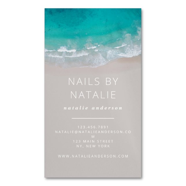 Moderne minimale Ocean Beach Typografie chic Magnetische Visitenkarte (Vorderseite Vertikal)