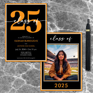 Moderne minimale Orange Script Graduation Party Einladung