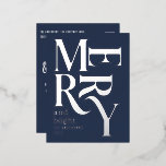 Moderne minimale traditionelle blaue Weihnachten Folien Feiertagspostkarte<br><div class="desc">Moderne minimale traditionelle Retro Vintage Grafik Typografie marineblaue fröhliche Weihnachtskarte. Teil einer kühnen Ferienkollektion. Echte Folie fügt eine elegante Designer-Touch hinzu.</div>