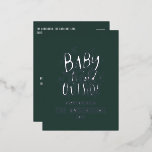 Moderne minimale Weihnachtsgrün elegant Folien Feiertagspostkarte<br><div class="desc">Baby seine Kälte außerhalb der modernen minimalen Typografie Weihnachtskarte. Handgeschriebener Text,  Schnee,  Sterne und Design. Ideal für Hochzeitsdekoration,  Babyduschen,  Weihnachten und neue Jahre Partys,  Geburtstagspartys und allgemeine Winterveranstaltungen.</div>