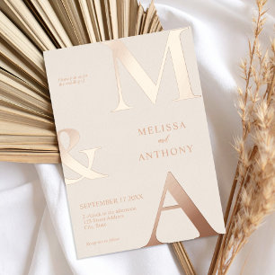 Moderne minimalistische beige roségoldene Hochzeit Folieneinladung