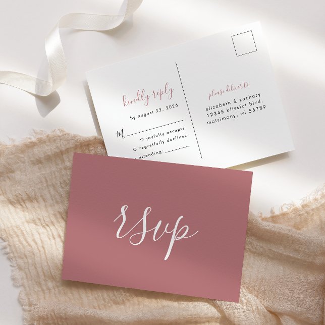 Moderne Minimalistische Dusty Rose Wedding RSVP Postkarte (Von Creator hochgeladen)